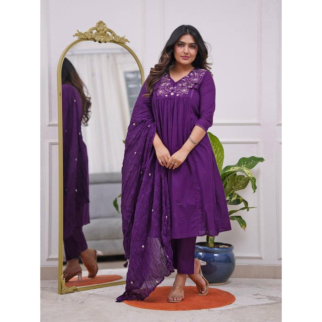 Seturi Kurta Cloche din Rayon Brodat pentru Femei cu Pantaloni și Dupattas