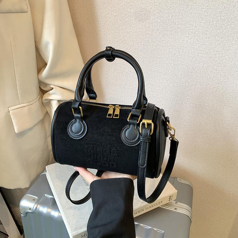 Suede bag women's large capacity 2025 new autumn and winter niche design matte retro messenger portable pillow bag