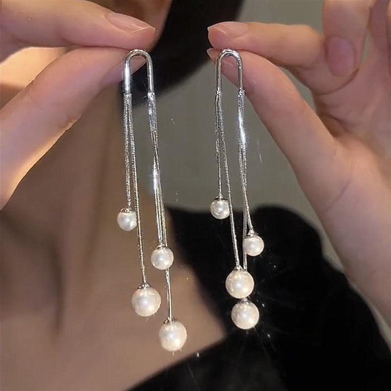 Face-showing thin pearl fringed long earrings, silver fringed pearl temperament versatile earrings
