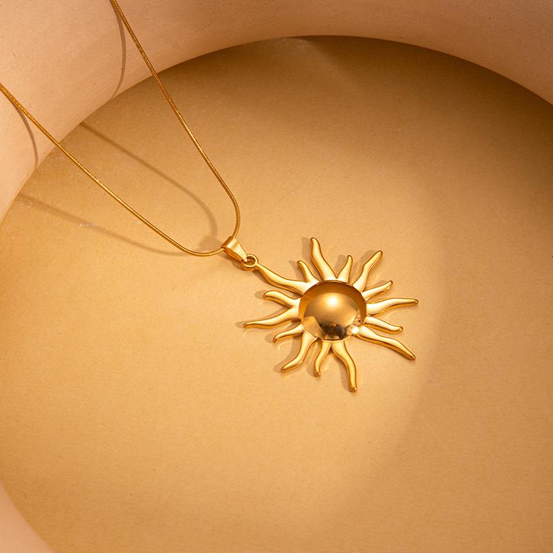 Roestvrij Staal Gouden Zon Hanger Ketting voor Vrouwen - Modieus, Veelzijdig Retro Ontwerp, Sleutelbeen Ketting