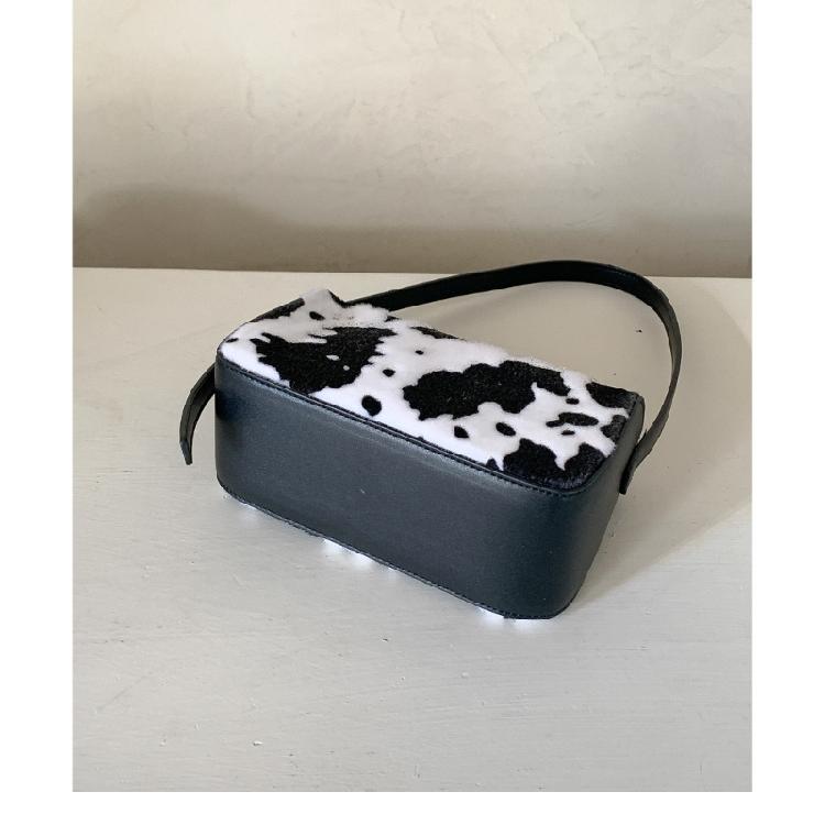 Shoulder Bag for Women Cow Print Clutches Purses Hobos Handbag with Zipper Closure Trendy Underarm Purses Commuting Bag