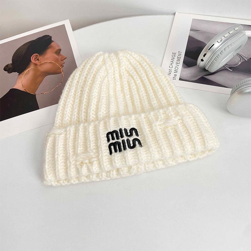 The Large Head Girdle Warm Ear Protecting Knitted Cap Is Fashionable and Versatile Making Your Face Look Good. The Small Woolen Cap Keeps You Warm