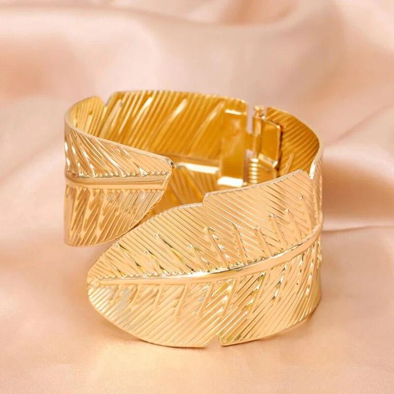 New Classic Shiny Rhinestone Bracelets Women Fashion Leaves Flower Bracelets Bangle for Female Bohemia Open Bangles Party Jewelry Punk Accessories