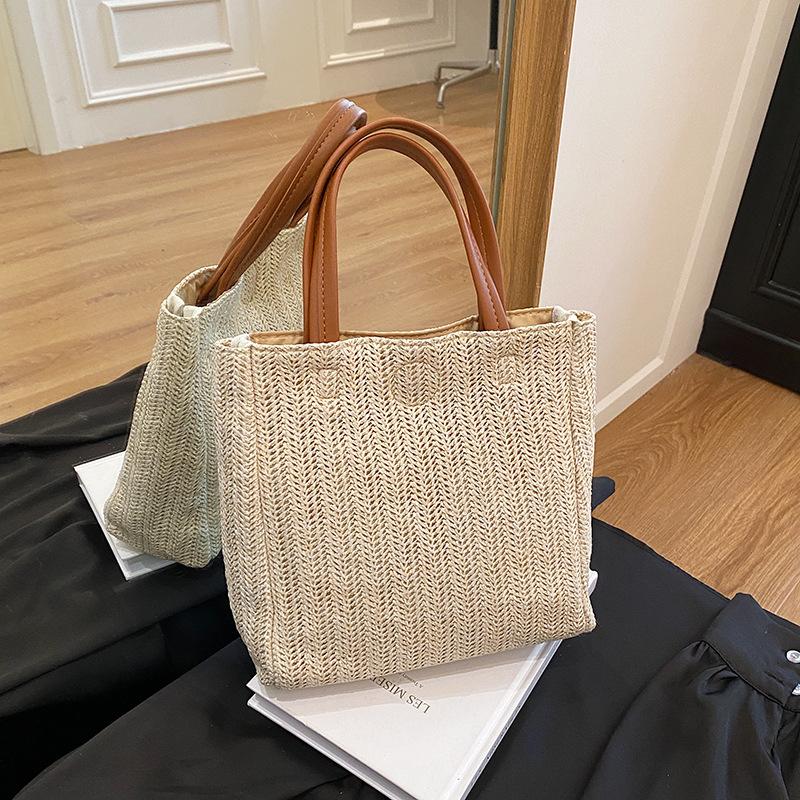 Соломенная сумка женская 2025 весна новая большая вместительная простая сумка-ведро пляжная плетеная контрастного цвета портативная сумка-тоут