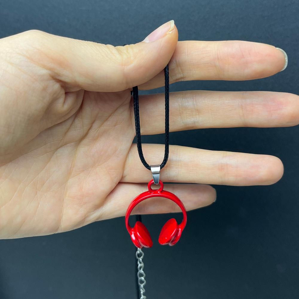 Titanium Steel Music Earphone Pendant Necklace - Unisex Jewelry & Versatile Sweater Chain.