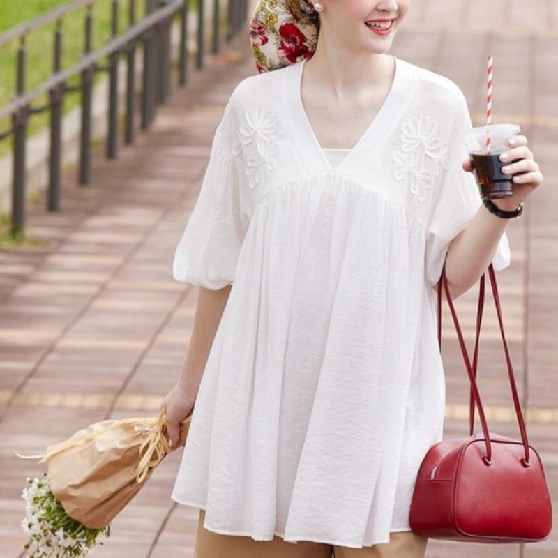 Foreign single Japanese and Korean ins spring and summer new V-neck temperament versatile shirt, fashionable loose breathable top