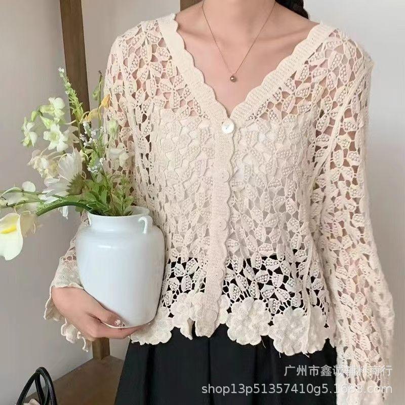 Cardigan tricoté à lacets ajourés motif fleur pour femme, nouveau haut court style bohème pour l'été, châle long à manches longues