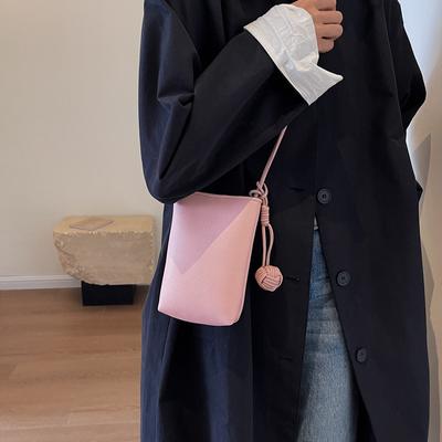 Nischen-Design, schlichte Textur, kleine quadratische Tasche 2025 Frühling neuer Modetrend Damen Schulter-Umhängetasche