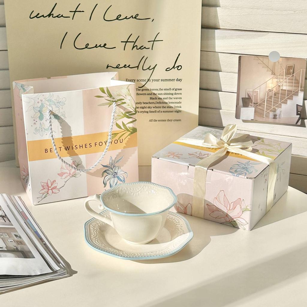 Francuska wysokiej klasy ceramiczna filiżanka do kawy i spodek w pudełku prezentowym, wysokiej wartości filiżanka z koronkowym wzorem kwiatowym, filiżanka do popołudniowej herbaty, prezent urodzinowy.