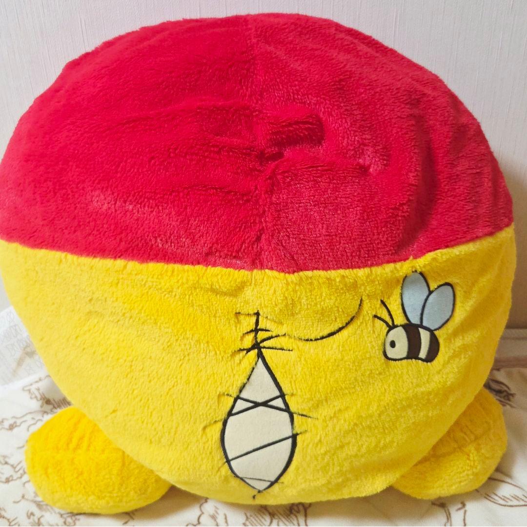 Winnie the Pooh Super Gigazakka Fluffy Butt Cushion