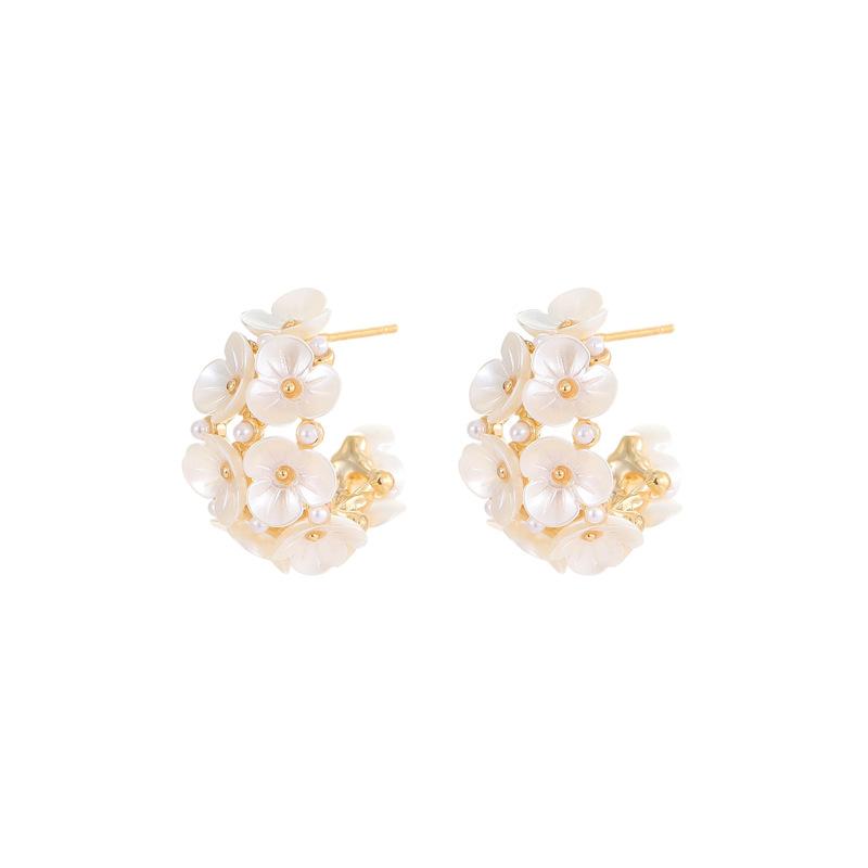 Light luxury elegant temperament flower earrings high-end flower basket copper gold-plated pearl earrings