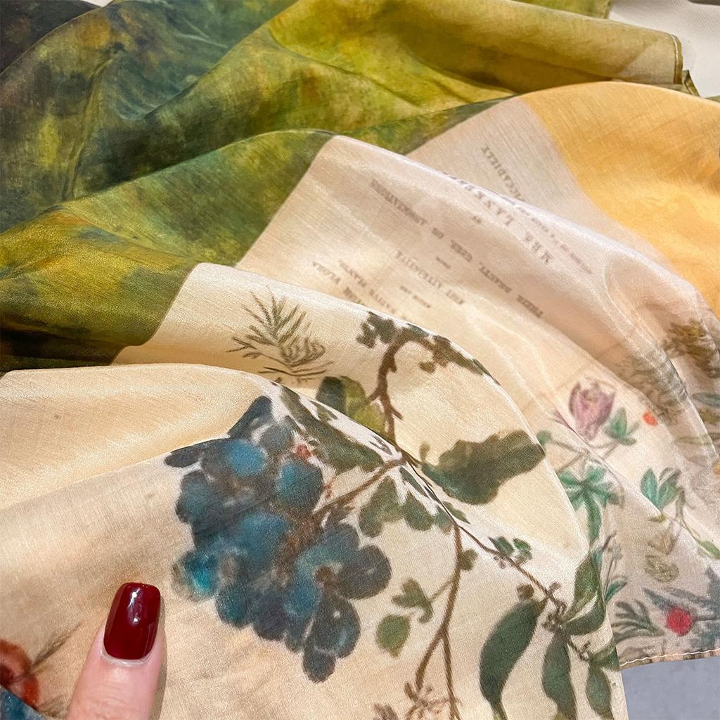 New retro-style printed small square scarf light luxury elegant thin French high-end professional neck scarf shawl women