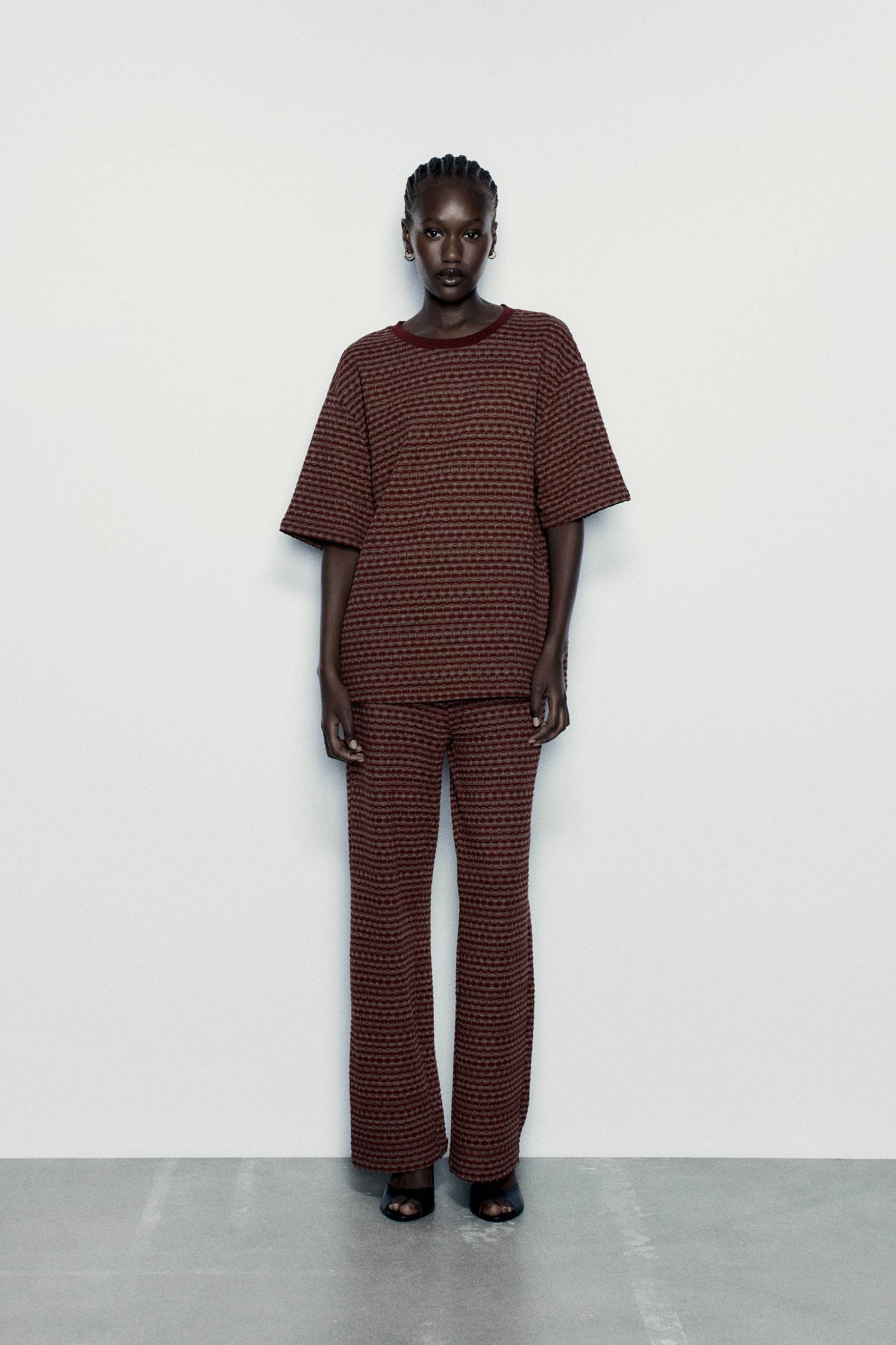 

БРЮКИ ИЗ СТРУКТУРНОГО ЖАККАРДА