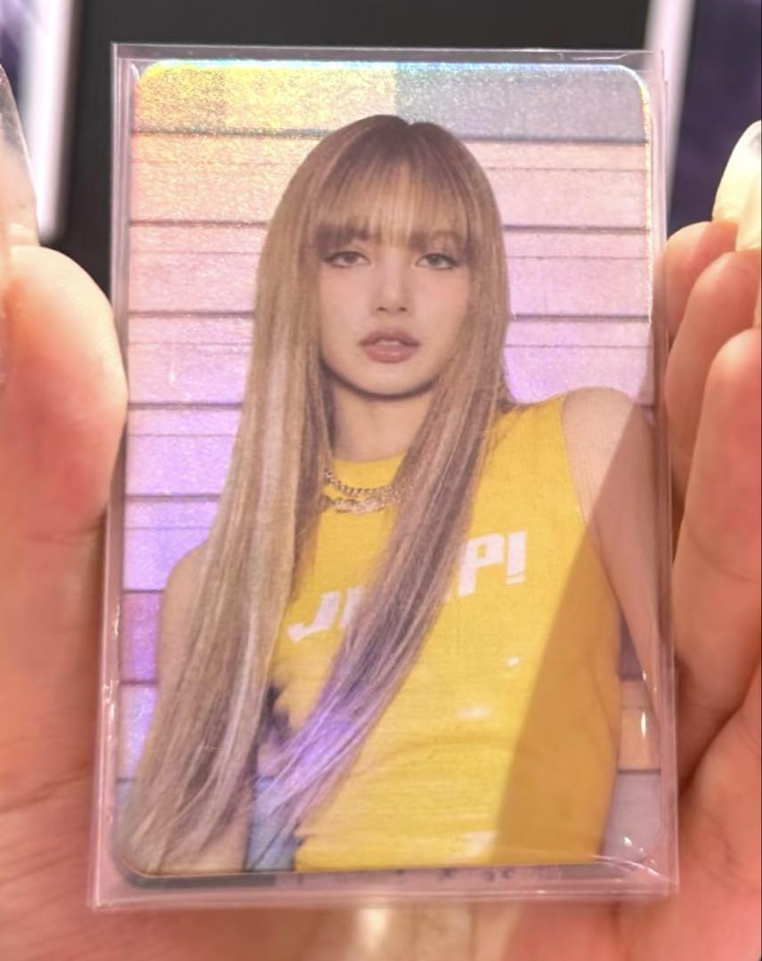 

[USED] BLACKPINK Lisa Pop-Up Gacha Exclusive Hologram Trading Card