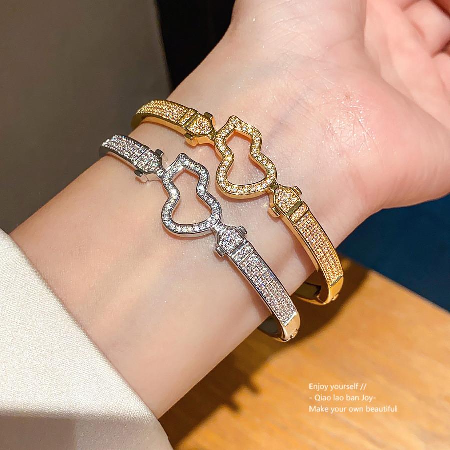 Minimalist Gourd Zircon Bracelet With 18k Gold Plating For Fashion Jewelry Enthusiasts