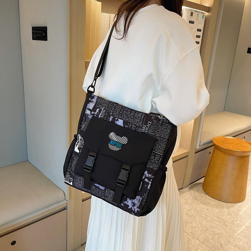 Students' Large-Capacity Class Commute Oblique Span Make-Up Bag Women'S Printed Nylon Portable Shoulder Bag