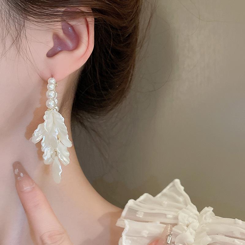 Pearl Imitation Shell Petals Geometric Silver Needle Earrings French Vintage Ins Niche Earrings