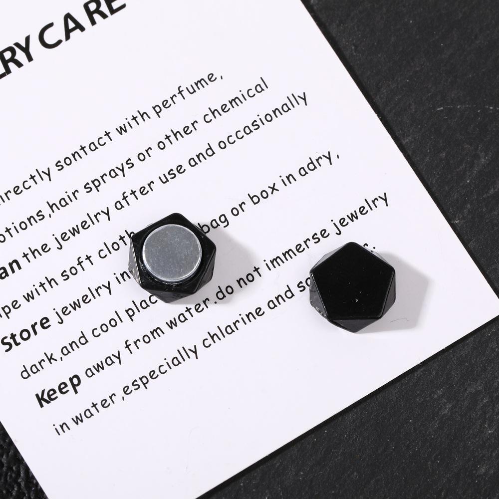 Rhomboid No-Pierce Magnetic Stud Earrings: Versatile, Fashionable, High-End Luxury Accessory