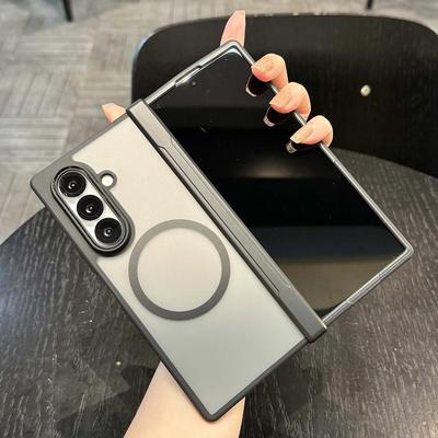 Matný magnetický kryt na telefon pro Samsung Galaxy Z Fold 7 Černý Měkký silikonový okraj Skládací pant Bezdrátové nabíjení Ochranný kryt