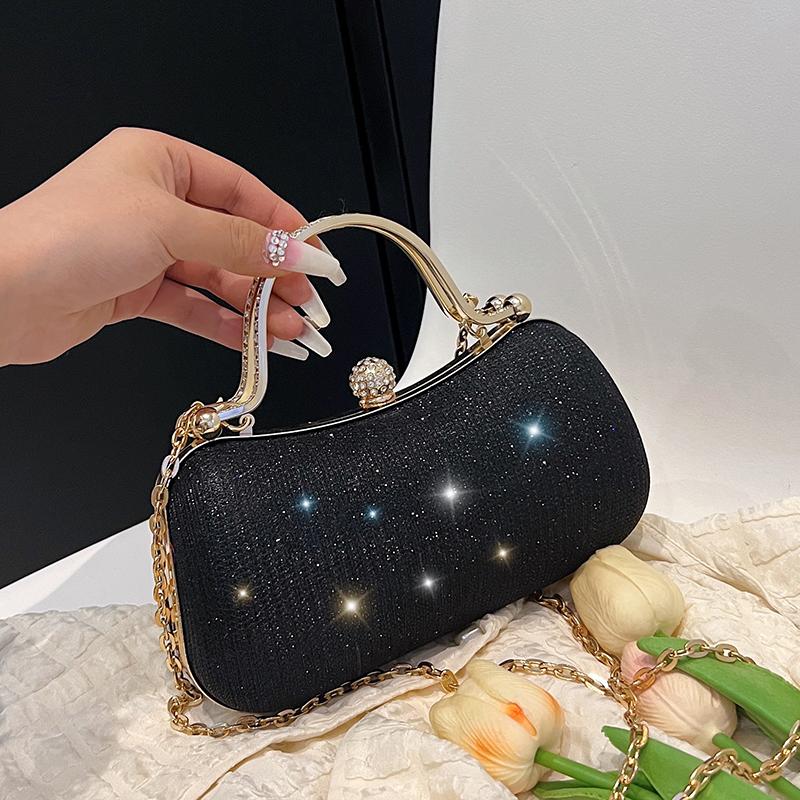 Evening party bags: This year, there is a trend for sophisticated and feminine women's bags. There are simple butted small bag