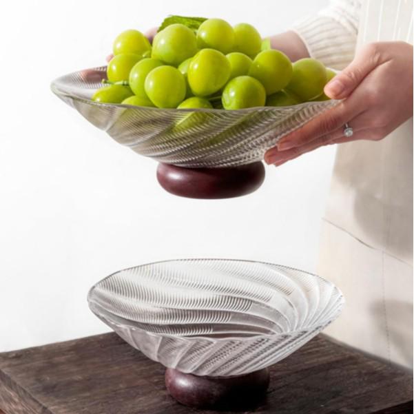 Luxury Glass Fruit Bowl for Coffee Table: High-End Reception Tray for Snacks, Nuts, and Dried Fruits.
