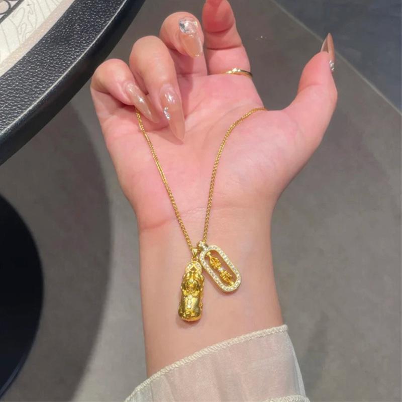 Gold Pixiu Vajra Halskette: Diamantanhänger, mehrreihige Schlüsselbein-Kette für Freundin, Wei Xue Stil.