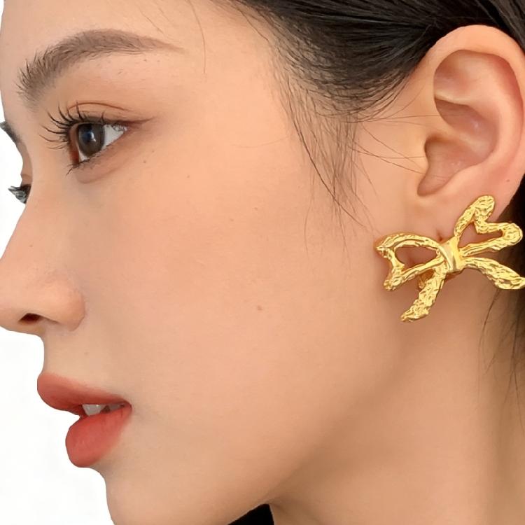 Delicate And Stylish Vintage Bowknot Ear Clip Craft Of Polished Copper With Gold Finish