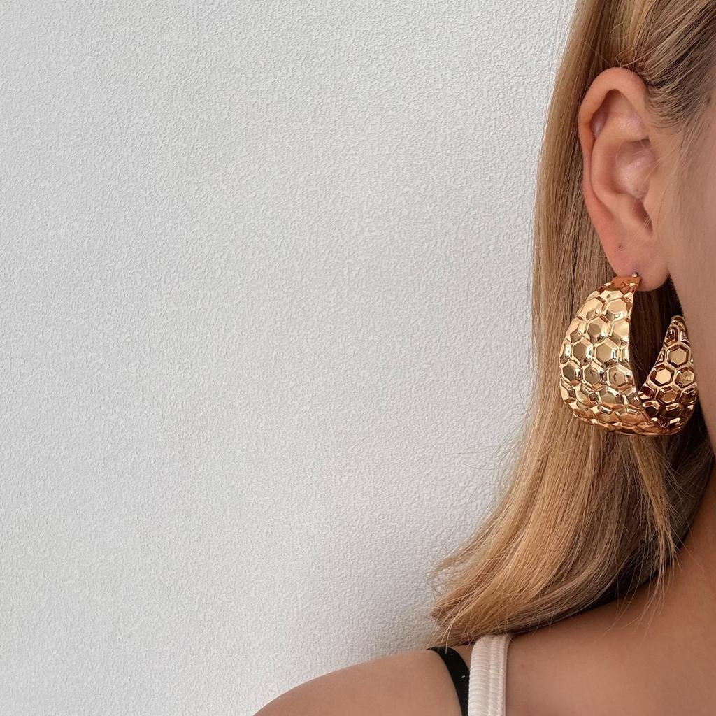 European & American Punk Style C-Shaped Metal Hoop Earrings - Bold, Electroplated, Light Luxury Design.