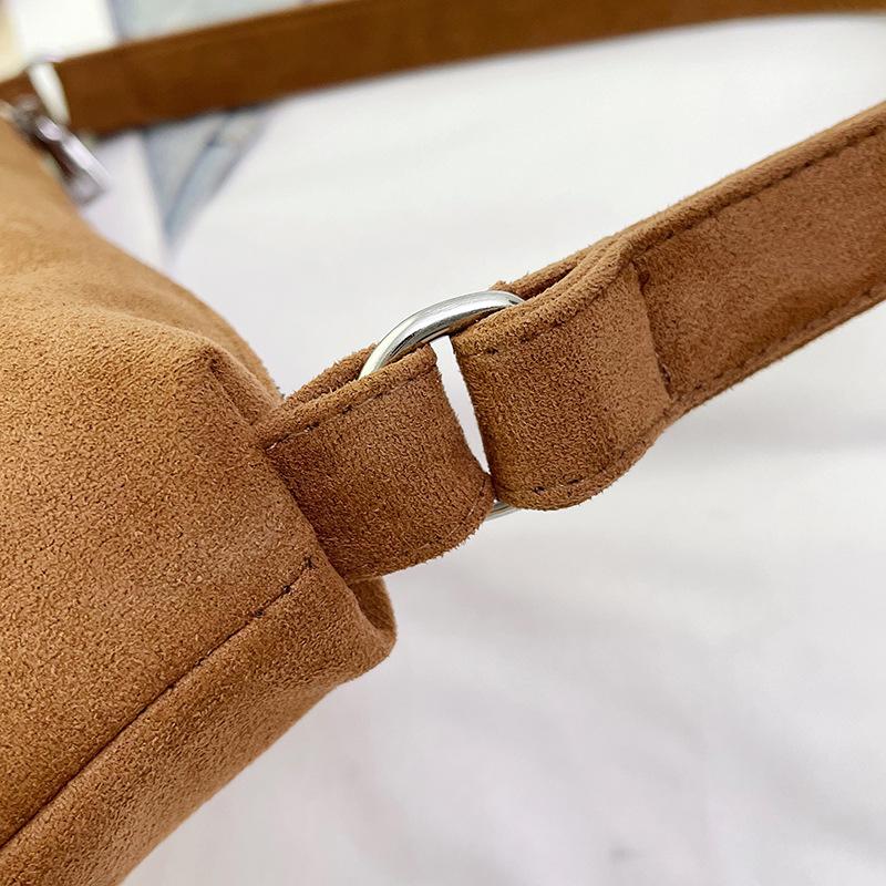Modischer, neuer Favorit! Nischen-Retro-Wildleder-weiche Schulter-Achseltasche, eine einfache Wahl im Herbst und Winter