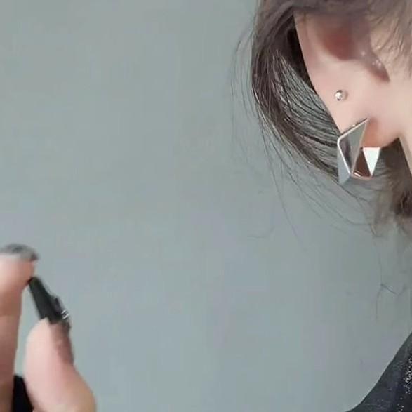 ANENJERY Geometric Irregular Polyhedral Hoop Earrings Simple Fashionable and Versatile Hip Hop Smooth Earrings Jewelry Gift