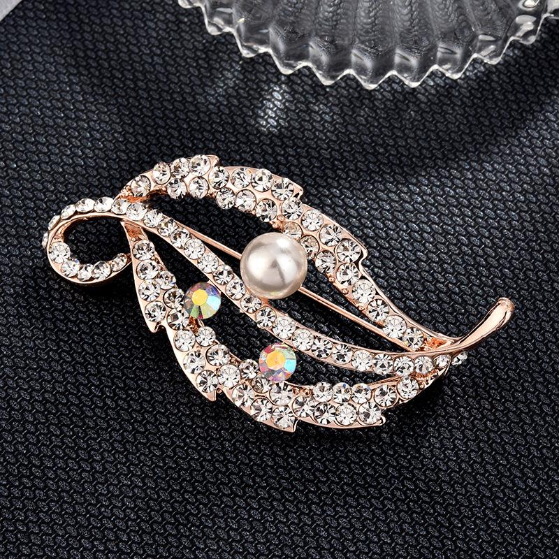 High-End Korean Alloy Scarf Buckle with Diamond, Pearl, and Brooch Pin Accessories
