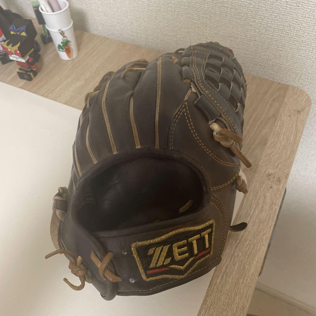 Used ZETT Rigid Gloves Brown