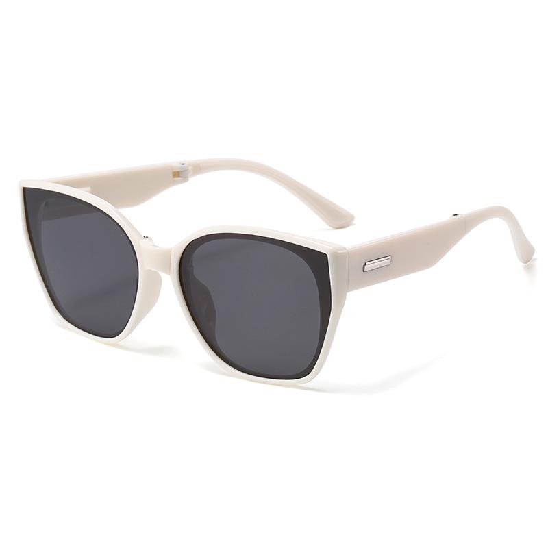 

Foldable Polarized Sunglasses: Trendy Large Frame UV Protection for Men & Women