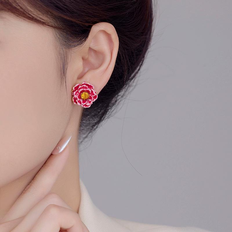 Elegant Retro Chinese Style Flower Stud Earrings with 3D Design