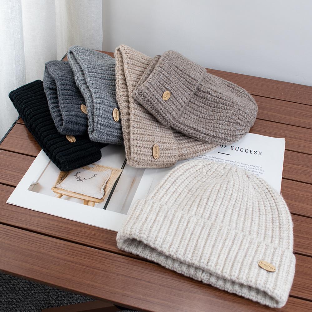Exquisite small standard simple solid color autumn and winter warm wool knitted hat versatile daily warm face small knitted hat