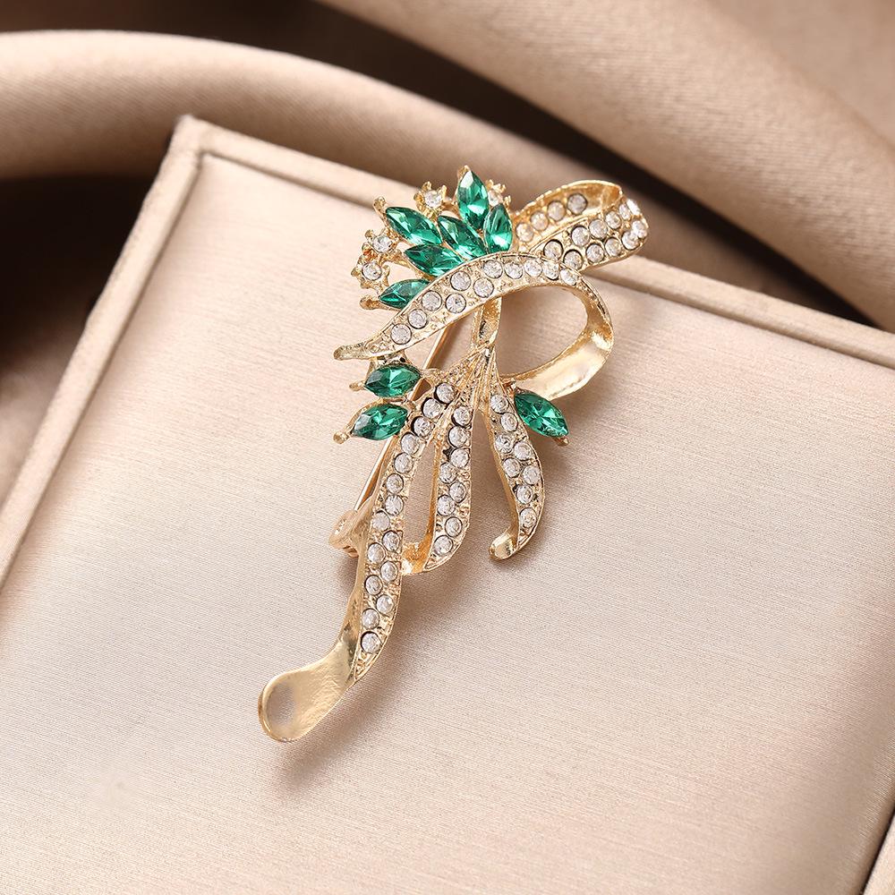 

Элегантная хрустальная брошь для женщин – Высококлассное украшение для пальто с множеством бриллиантов