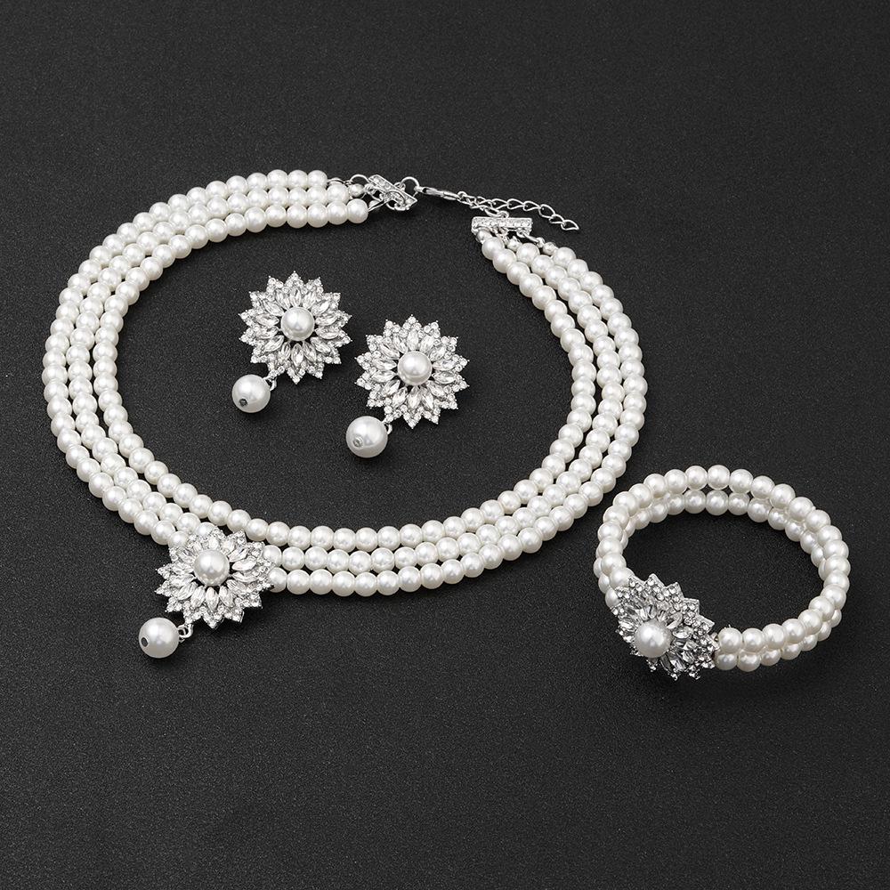 

Niche Design Pearl Jewelry Set: Necklace, Earrings & Bracelet for Women s Wedding or Banquet Fashion.