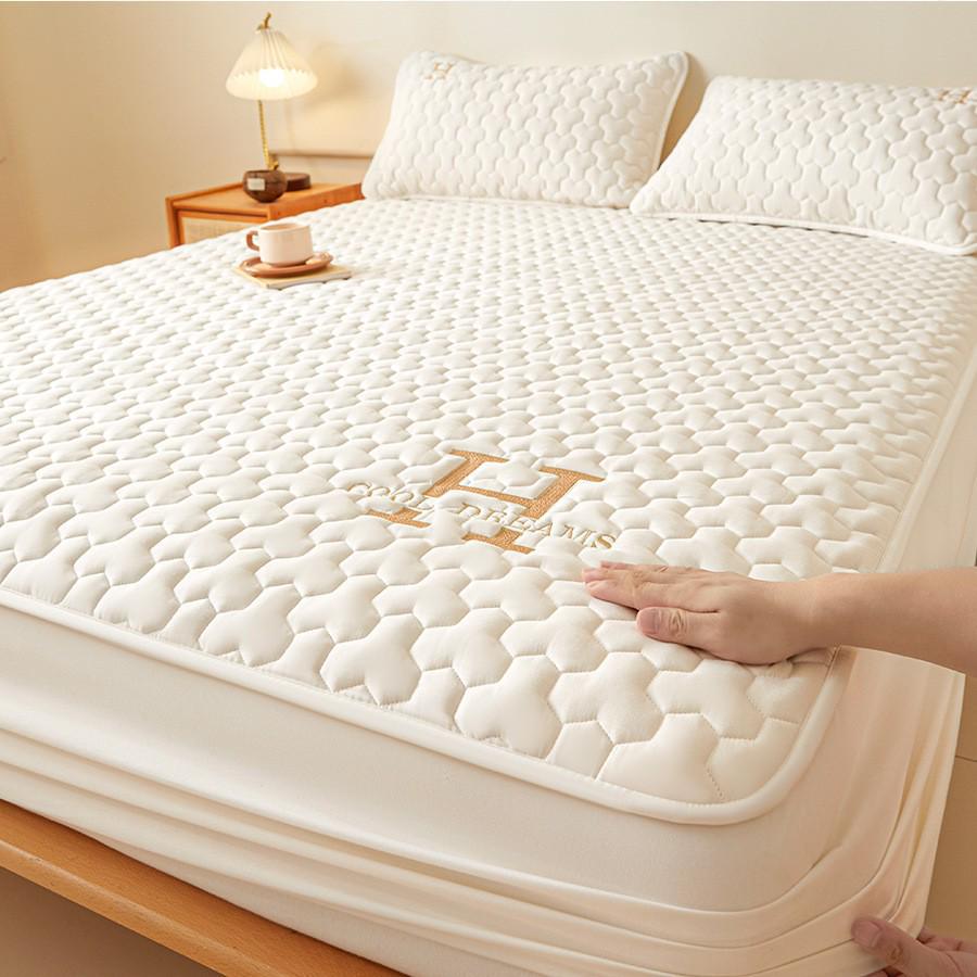 All-Season Quilted Mattress Protector: Thickened Bedspread & Fitted Sheet
