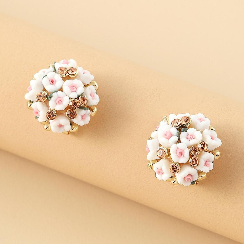 Romantische koreanische Keramik-Blumen-Strass-Ohrringe: Exquisiter Temperament Ohrschmuck & Stecker