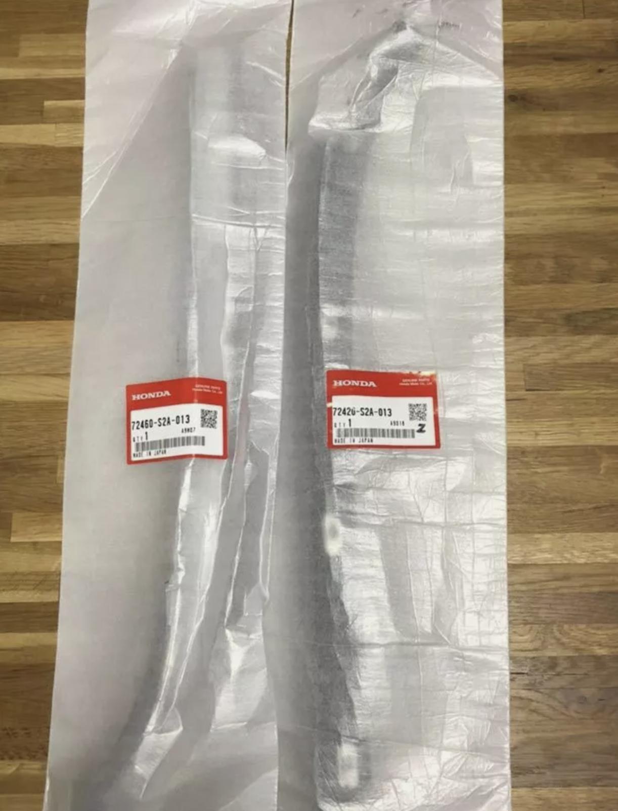 

Honda Оригинальный молдинг передней стойки S2000 AP2 72420-S2A-013 и 72460-S2A-013