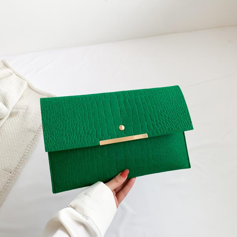 Трендовый клатч-конверт в винтажном стиле для женщин в черном зеленом хаки и цвете фуксии зелёный 759₽