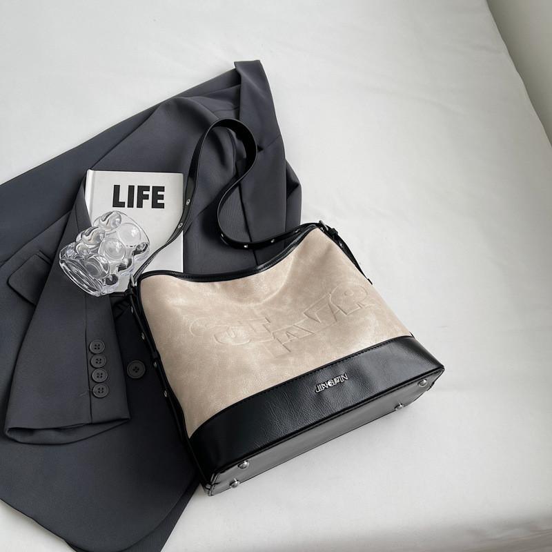 Retro Commuter Large Capacity Shoulder Bag Women's 2023 New Autumn Winter Fashion Bucket Bag Cross-border Trend