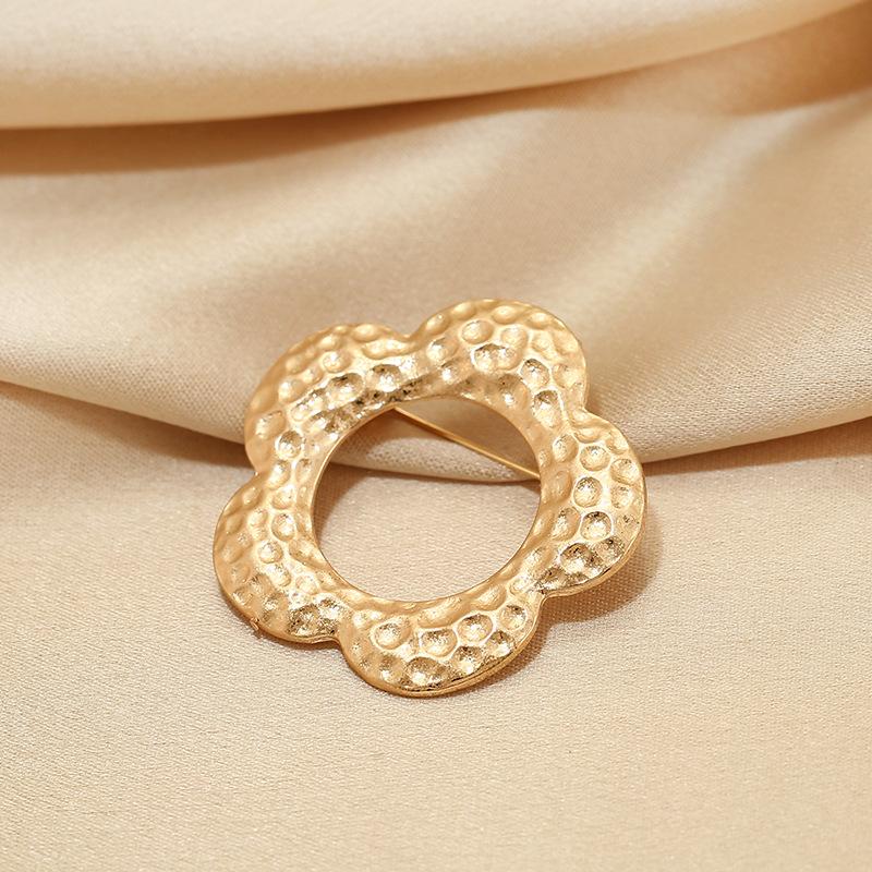 Matte Blüte Anti-Blend-Brosche, High-End, Leichter Luxus und Nische Mantelbrosche, Pullover-Anstecker