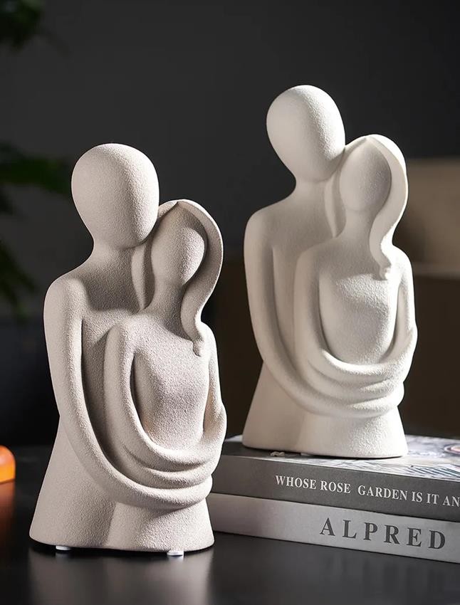 Ceramic Decorative Figurine of a Couple In Love - White 20cm
