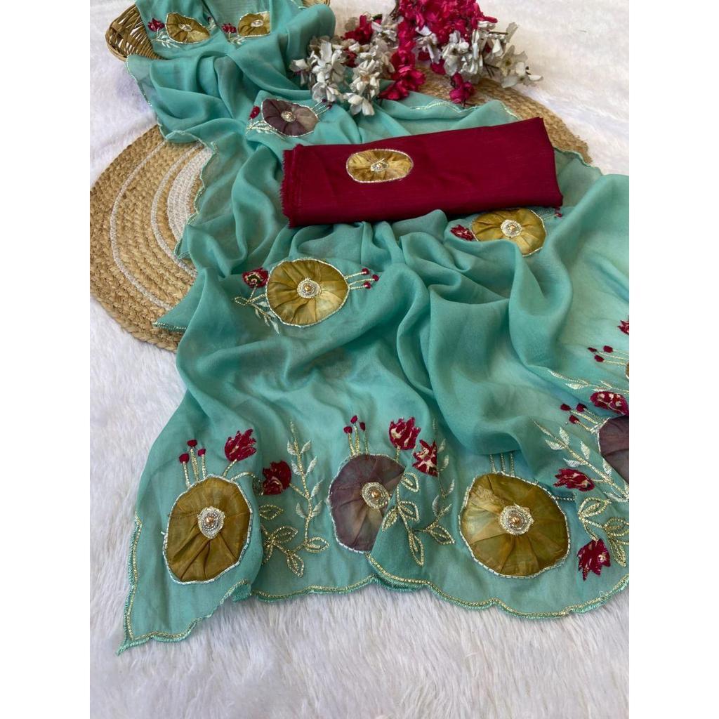 Saree knuspriger Chiffon mit Gota-Paty-Arbeit & Butta-Moti-Arbeit mit Allover-Aarco