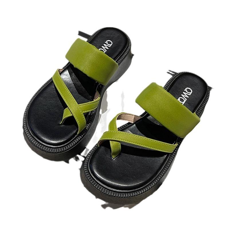 With skirts, slippers, female summer wear 2025 new fairy wind cool slippers, two thick-soled beach sandals