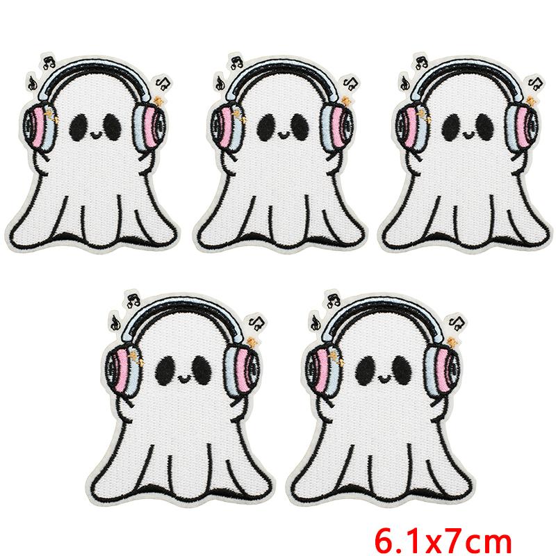 10pcs /Lots Cartoon /Halloween Series Horrible Pumpkin Head Iron On Embroidered Patches Diy Ghost Basketball Iron On Patches 