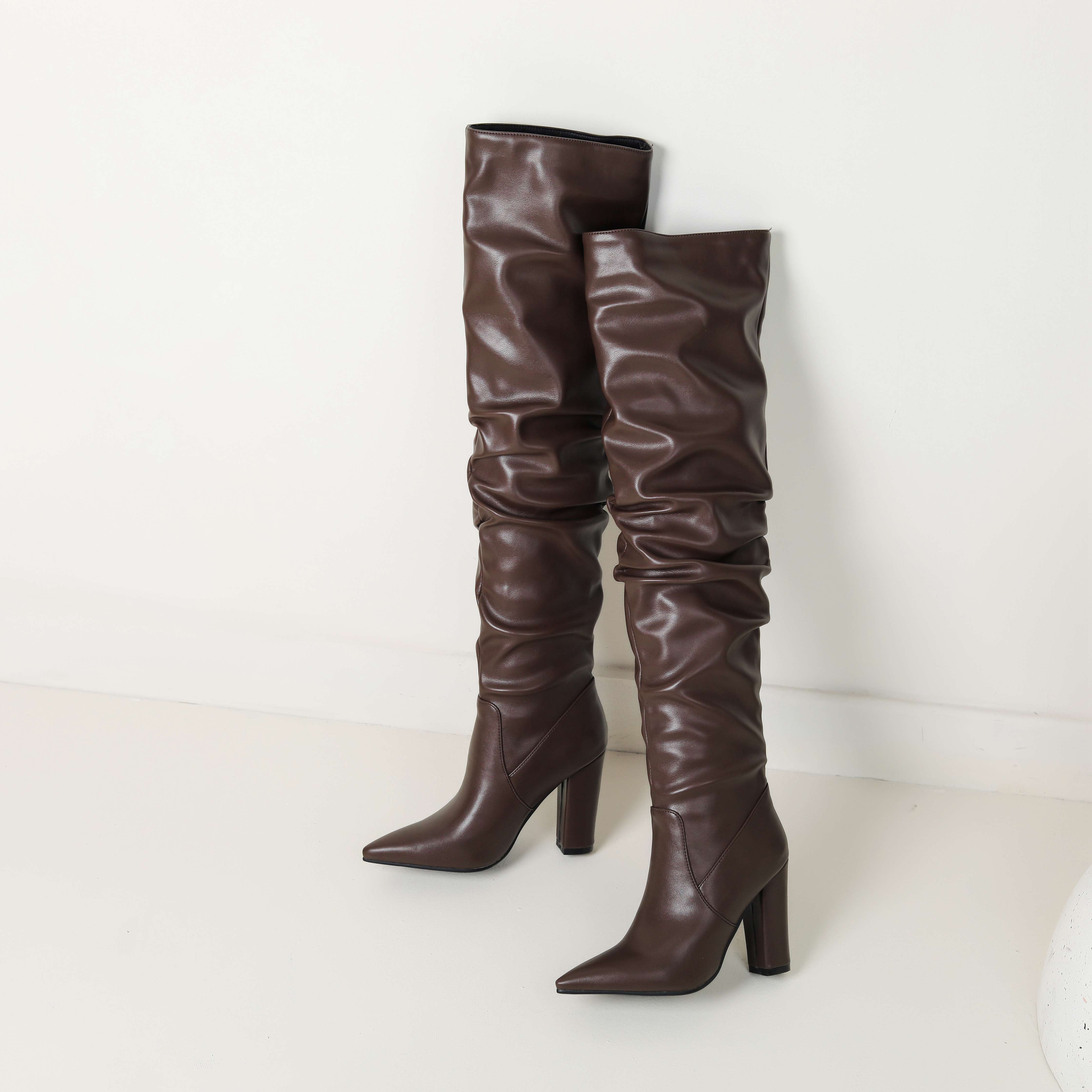 

Осенне-зимние ботинки Lenkisen из полиуретана с острым носком на очень толстом высоком каблуке, сапоги для верховой езды, плиссированные, сохраняющие тепло, модные сапоги выше колена 42 коричневый