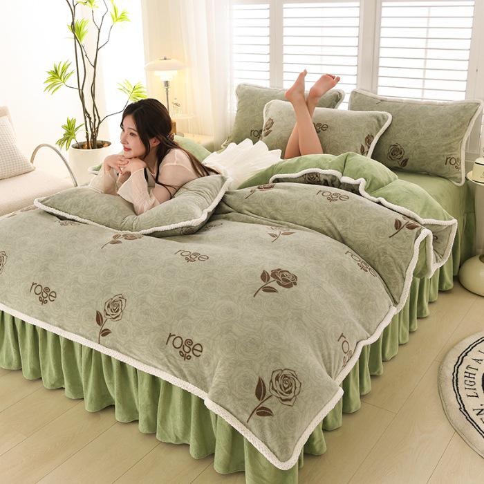 Winter Print Flannel Bed Set: Milk Velvet Duvet Cover & Sheet, Four Pieces