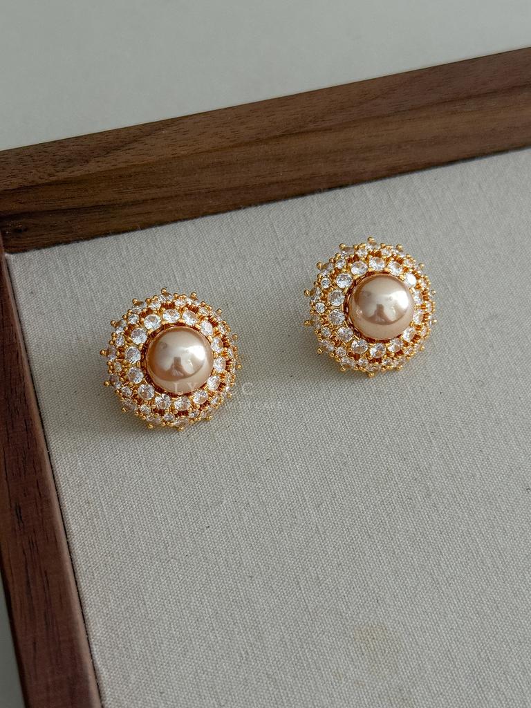 Round Star Zircon Hemming Earrings, Soft Light Pearl Light Luxury Commuting Niche Earrings, Versatile Retro Exquisite Earrings.